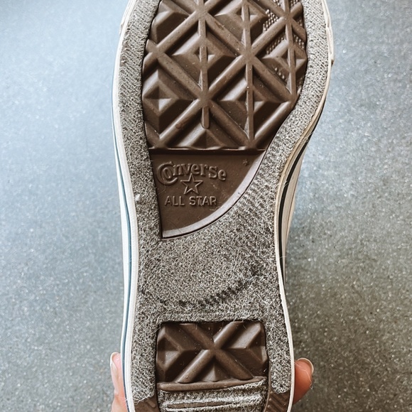 white converse size 5 woman's - Picture 3 of 5